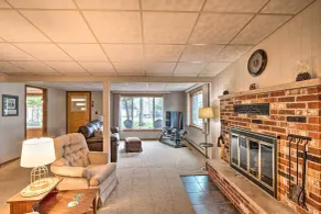 National City Cottage w/ Patio, Steps to Lake! - Innenbereich