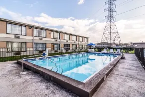 Quality Inn Pensacola North - Pool