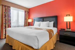 Quality Inn & Suites 5585 Ambler Drive Mississauga Ontario - Chambre