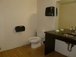 Vernon Hostel - Bathroom