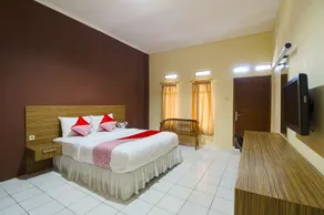 OYO 688 Grand Pakidulan Hotel - Værelse