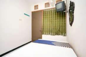 OYO Life 2090 Ratna Backpacker Syariah - Room