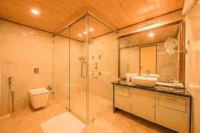 White Lotus Hotel - Bad