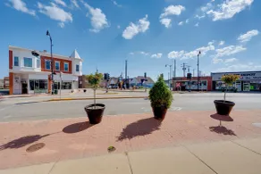 Walkable Racine Retreat! 1 Mi to Lake Michigan - Intérieur