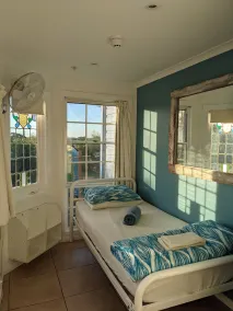Ozzie Pozzie Backpackers - Room