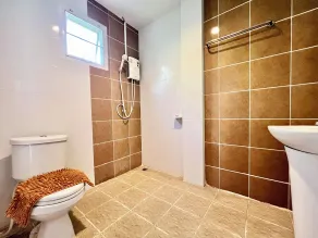 Rungreang Hotel - Baño