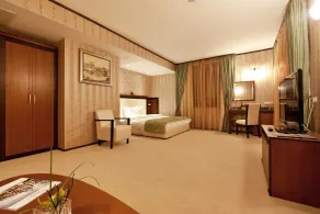 Best Western Plus Bristol Hotel - Room