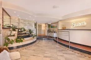 Beachside Resort Kawana Waters - Recepción
