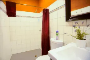 The Underground Motel - Bathroom