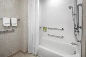 Holiday Inn Express & Suites Woodside LaGuardia Airport - Salle de bain