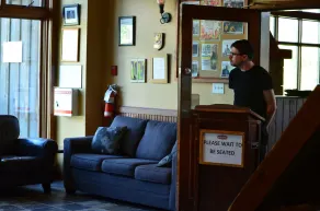 Howe Sound Inn & Brewing Company - Coin salon dans le hall