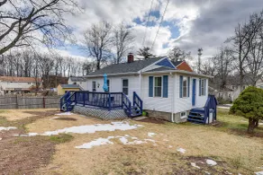Wolcott Home w/ Deck: Near Connecticut Attractions - Interior