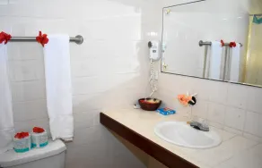 Catamaran Hotel Marina - Bathroom