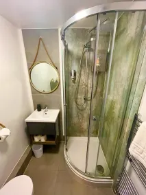 Farmyard Inn - Room