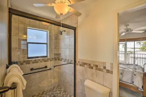 Private Pool & Deck: Canalfront St James City Home - Intérieur