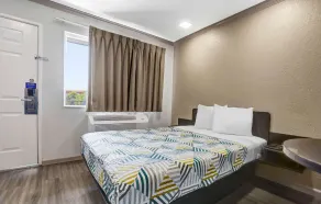 Motel 6-Red Bluff, CA - Chambre