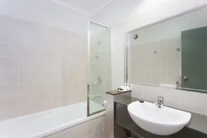 Rocklea International Motel - Bathroom