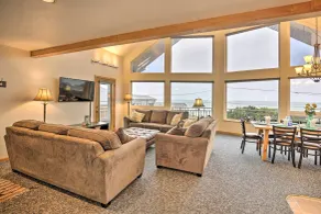 Logan Road Lookout, Lincoln City Home w/ Game Room - Interiør