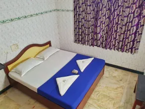 THE GREENS - Near Chennai Central Railway Station - Room