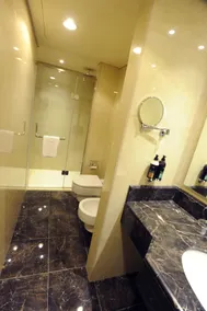 Gems Hotel - Bathroom