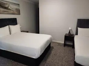 Kings Park Hotel - Room