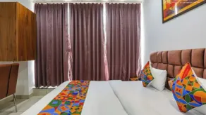 FabHotel Shine Inn - Quarto