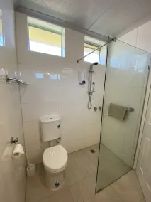 Acacia Rose Motor Inn - Badezimmer