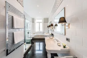 Fairmont Hotel Vier Jahreszeiten - Bathroom