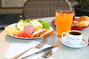 MGA Hostel & Tours - Restaurant