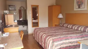 Canadas Best Value Inn & Suites-Vernon - Chambre