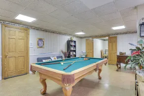 6 Shared Acres, Pool Table: Barrington Hills Apt! - Interior