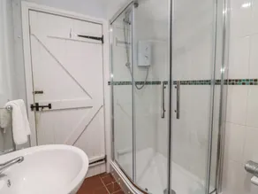 Dormouse Cottage - Badezimmer