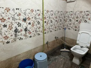 Hotel in Naimisharanya - Baño