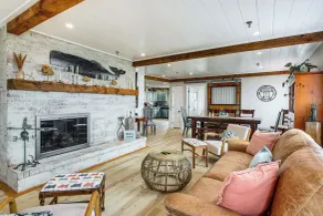 Family Beach Days: Dog-friendly Cape Cod Condo - Façade de l’hébergement