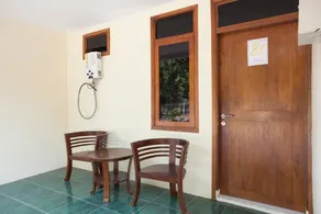 RedDoorz near Baluran National Park - Interior entrance