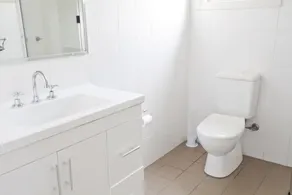 Bluegum Apartments - Bathroom