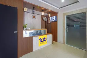 FabHotel Alfaa Inn - Resepsjon