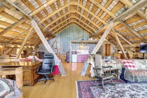 On-site Pond: Scenic Farm Stay in Chenango County - Innvendig
