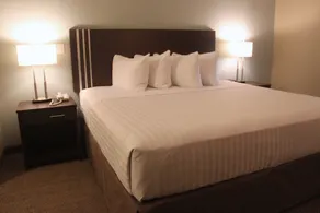 Meridian Inn & Suites Lloydminster - Room