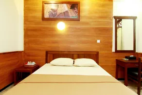 The Soemarsono Hotel near Ambarrukmo Plaza Mall RedPartner - Zimmer