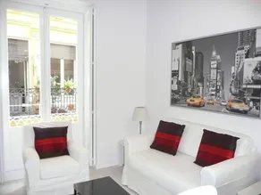 Luxury Apartment In The City Center - Image 1