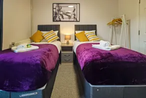 4 Bedroom Contractor Accommodation Chadburn - Room