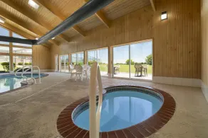 Crown Pointe Lodge; BW Signature Collection - Pool