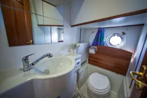 Budget Apartments at Niderviller Marina by Kuhnle-Tours - Bathroom