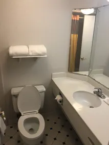 La Quinta Inn by Wyndham Austin Oltorf - Bathroom