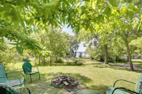 Lake Pepin Getaway w/ Pond, Walk to Restaurants! - Innvendig