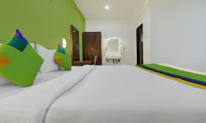 Treebo La Paradise with Swimming Pool - Zimmer