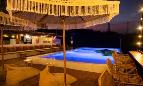 Mad Monkey Nusa Lembongan - Pool