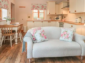Maltkiln Cottage At Crook Hall Farm - Living room