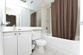 NAPA Furnished Suites Square One - Badrum